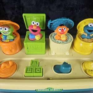 Sesame Street Pop-Up Pals Toy